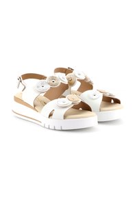 Sandali bianchi con suola platform, caratterizzati da decorazioni circolari in oro, argento e beige. Design con punta aperta e cinturino alla caviglia.