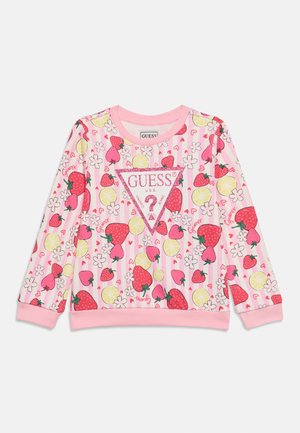Rozā bērnu sporta krekls ar garām piedurknēm, apdrukāts ar zemeņu, citrona un ziedu rakstiem, centrā ar lielu mirdzošu Guess logo.