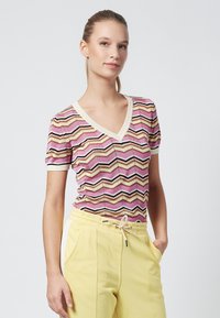 GETTING SERIOUS - Print T-shirt - pink