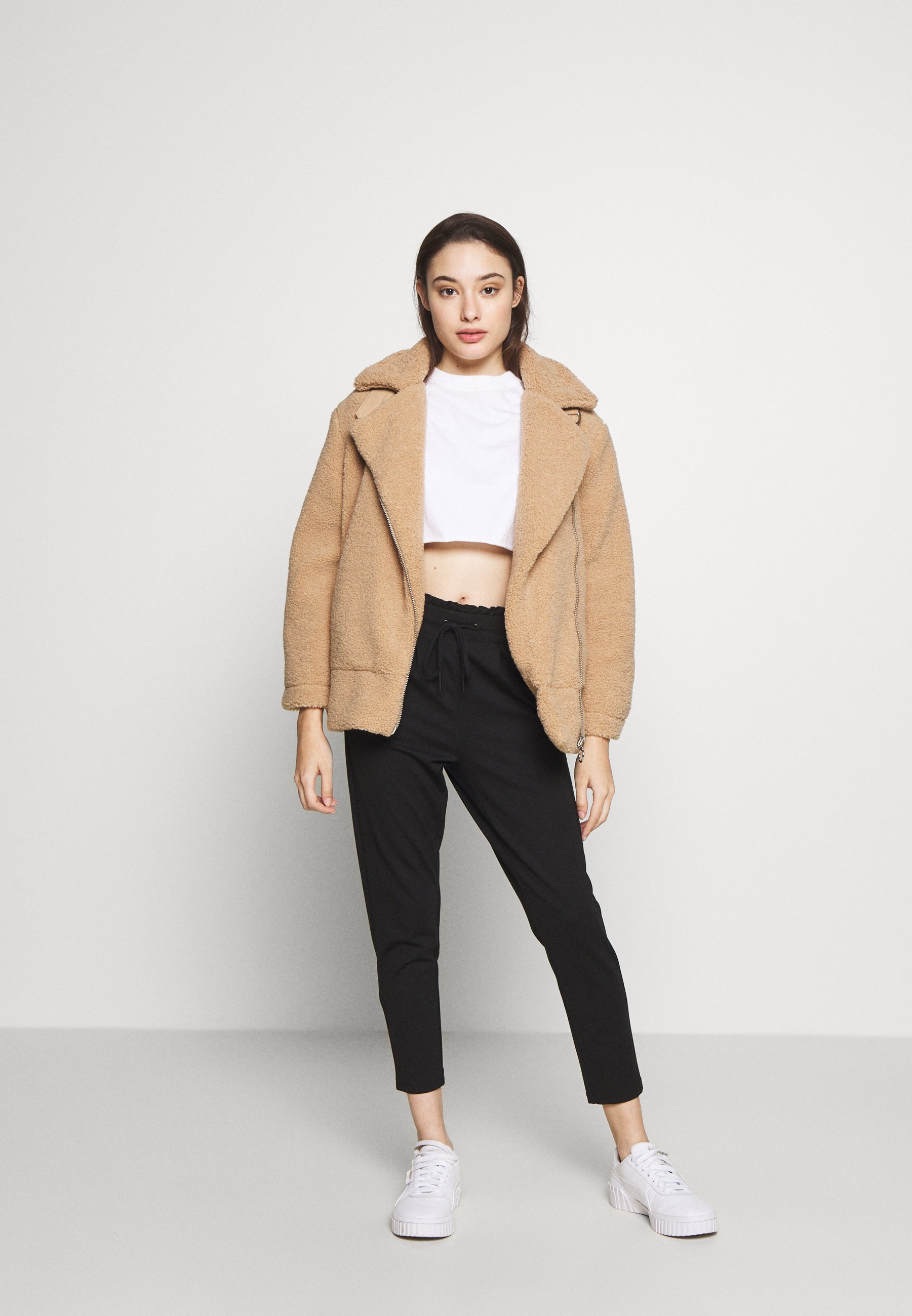 ONLPOPTRASH EASY FRILL PANT Bukse black ONLPOPTRASH EASY FRILL PANT Bukse black