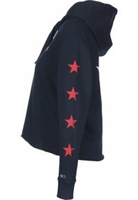 Felpa blu navy con vestibilità rilassata, caratterizzata da stampe di stelle rosse lungo la manica sinistra e un cappuccio con cordino. Tessuto morbido e polsini a costine.