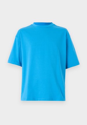 Kurzärmliges, lockeres T-Shirt aus leuchtend blauem Baumwollstoff. Hat einen runden Halsausschnitt und eine glatte Textur ohne Muster oder Akzente.