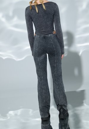 Spodnie materiałowe