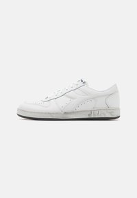 Unselected, blanc