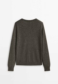 Pull-over en maille gris foncé à manches longues avec poignets, ourlet et encolure côtelés, pr ésenté à plat de dos sur un fond blanc.