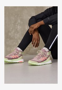 Não selecionado, magic mauve/acid red/pulse lime