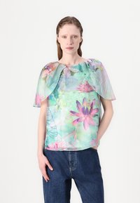Transparante blouse met korte mouwen, versierd met een kleurrijke bloemenprint in tinten van blauw, roze en groen, met een ronde halslijn en een vloeiende snit.