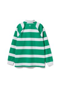 Zielono-biała koszula w paski z długim rękawem, kołnierzykiem i rękawami raglanowymi. Na karku znajduje się logo, a mankiety są ściągane.