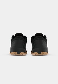 TYR CXT2 - Treeningjalatsid - black