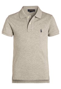 Šedé polo tričko s krátkým rukávem vyrobené z bavlny. Obsahuje tříknoflíkovou légu, žebrovaný límeček a malé námořnické logo na levém hrudníku.