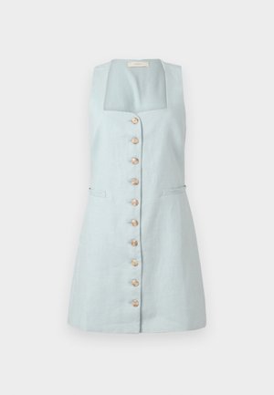 Vestido de linho azul claro com decote quadrado, botões frontais e dois bolsos laterais. Apresenta uma silhueta ajustada e um design até ao joelho.