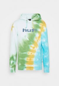 Sudadera con capucha con un patrón de tie-dye en verde, amarillo y azul. Presenta un bolsillo frontal y un logotipo "hut" en gris en el pecho.