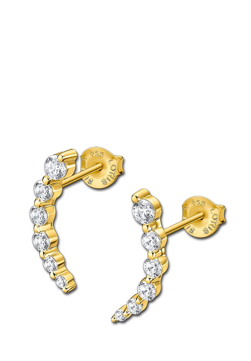 Boucles d'oreilles plaquées or présentant un design décalé avec de multiples pierres précieuses transparentes, mettant en valeur une texture lisse et une finition polie.