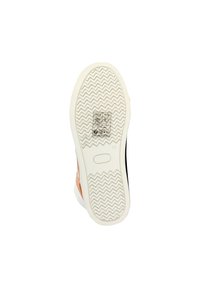 Semelle de sneaker blanche avec un motif de bande en zigzag. Présente un panneau latéral lisse orange et noir. Inclut une étiquette avec des instructions d'entretien.