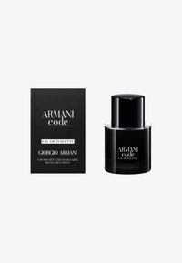 Boîte rectangulaire noire et bouteille cylindrique assortie d'Armani Code Eau de Toilette de Giorgio Armani avec texte blanc sur le devant.
