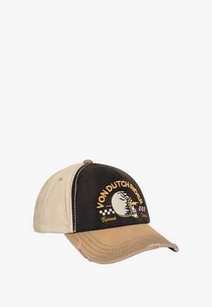 Gorra de béisbol con una parte delantera negra y lados beige; presenta un logo bordado con un patrón a cuadros y detalles de costura visibles.