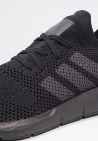 adidas Originals Tenisky - black