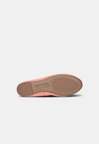Bata Ballerine - red