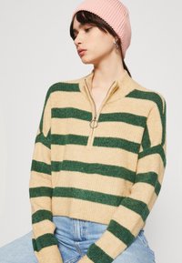 Noisy May NEWALICE L S HALF ZIP NOOS - Pulover - foliage green/irish cream