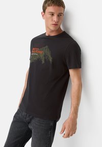 camel active MIT RUNDHALSAUSSCHNITT - T-Shirt print - asphalt