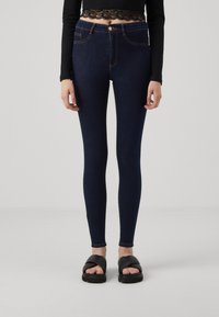 Gina Tricot - HIGHWAIST - Aptempti džinsai - rinsed denim Miniatiūros vaizdas 1