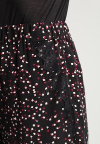 Vero Moda Šortky - black