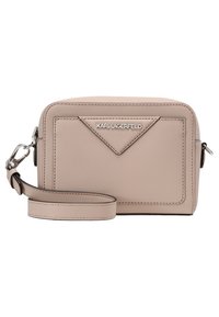 Beige suor rectangular debag med frontlomme og sølv 'Karl Lagerfeld' logo, aftagelig rem og glat tekstur.