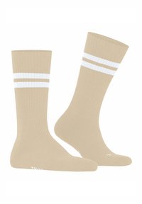 Beige Kniestrümpfe mit zwei weißen horizontalen Streifen nahe der Oberseite, nebeneinander auf einem weißen Hintergrund dargestellt.