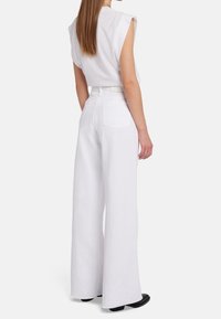 7 for all mankind Jean flare - white