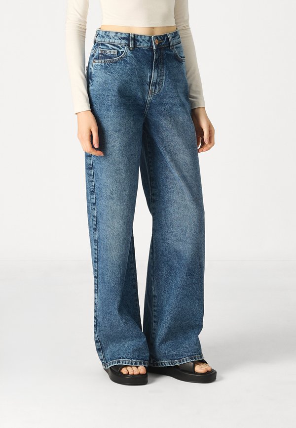PCSELMA WIDE  - Straight leg jeans