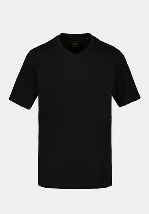 Camiseta negra de manga corta con diseño de escote en V. Fabricada con tejido suave, presenta un corte regular y un sutil logotipo en el dobladillo.