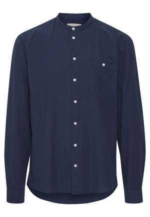Chemise à manches longues bleu marine avec un col montant, fermeture à boutons sur le devant, poche poitrine simple et ourlet arrondi. Fabriquée en tissu doux.