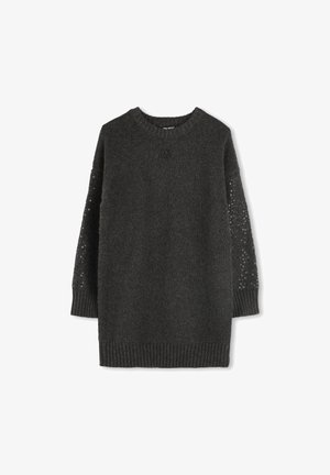 Pull en tricot gris foncé avec un col rond, des manches longues agrémentées de détails en sequins, et des poignets et un ourlet côtelés. Texture douce.