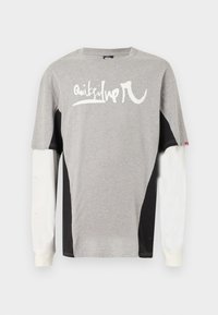 Επιλέχθηκε, light grey heather