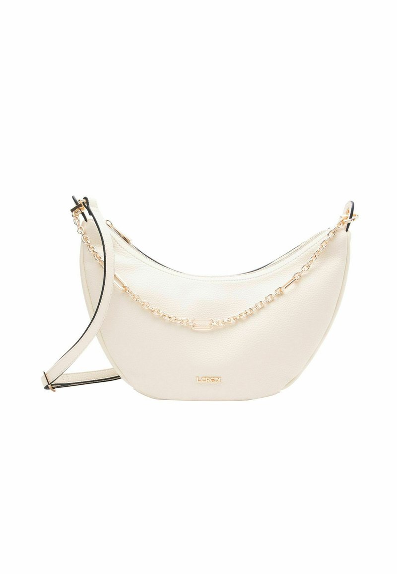Borsa a spalla in pelle bianca con forma curva, dotata di tracolla in catena dorata e dettagli neri. Chiusura con zip e logo sulla parte anteriore.