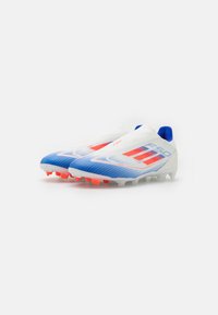 adidas Performance F50 LEAGUE LACELESS FIRM/MULTI-GROUND - Botines de fútbol para terreno firme - footwear white/solar red/lucid blue