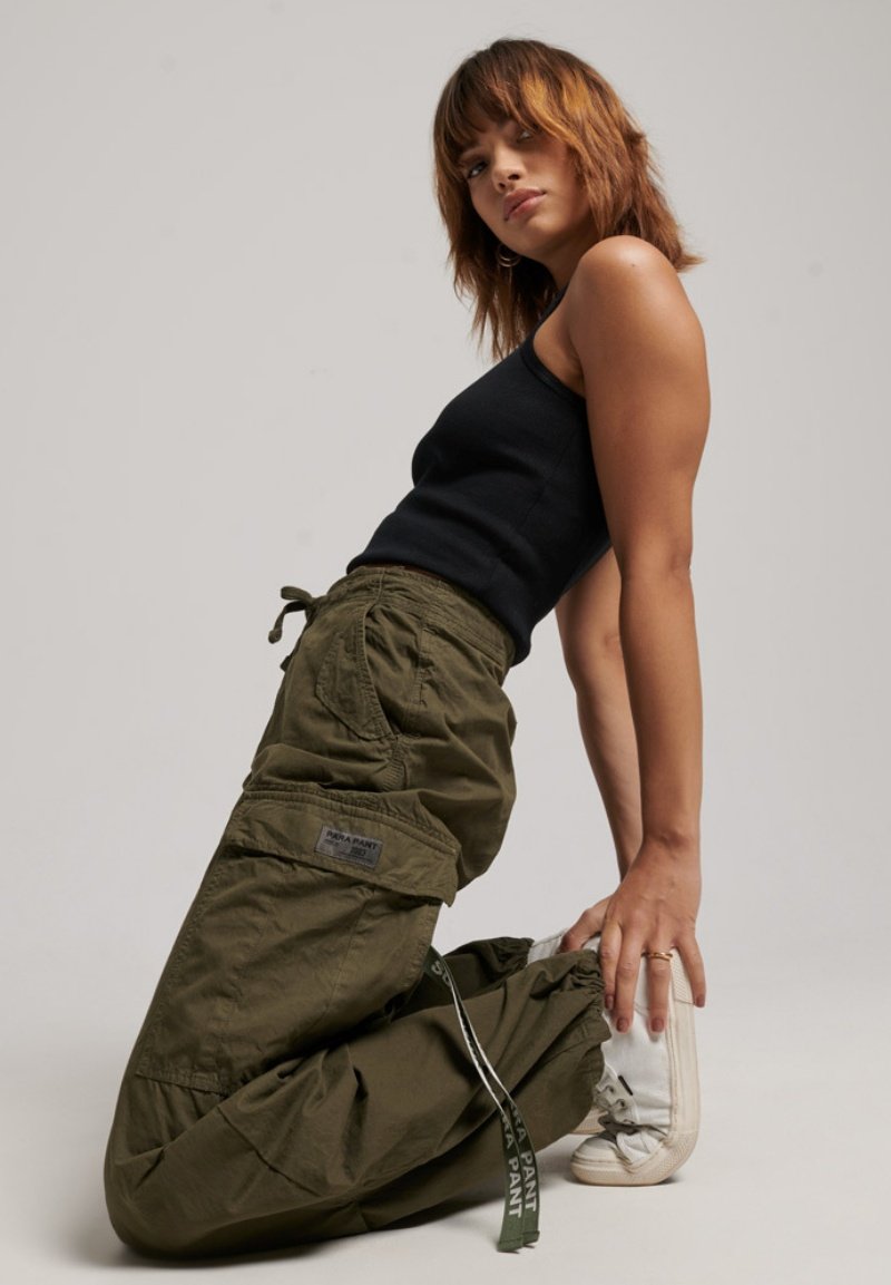 Superdry & Co Cargobroek olijfgroen