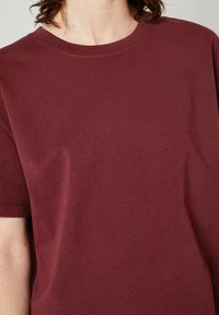 American Vintage Paprasti marškinėliai - bordeaux vintage