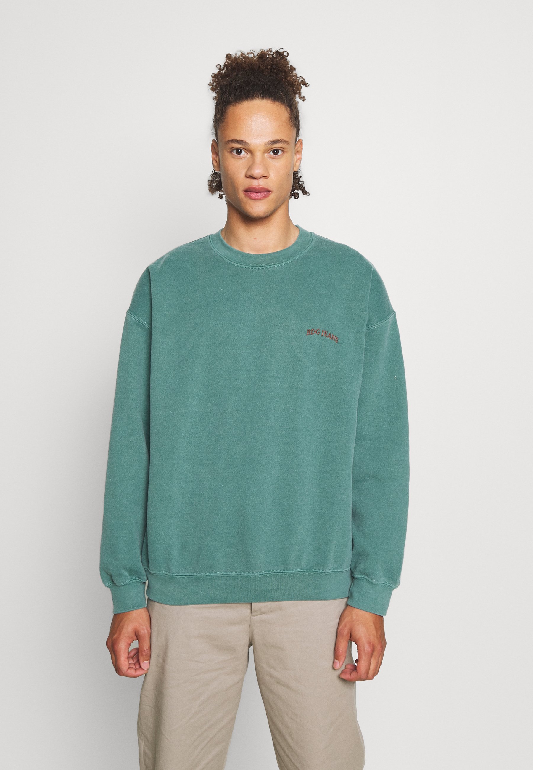grass green sweatshirt
