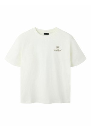 T-shirt blanc à manches courtes avec petit logo « Ramen Dept. Tokyo Japan » et graphique d’un bol de ramen sur la poitrine gauche.