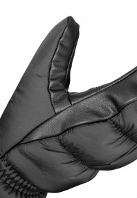 Schwarzer Handschuh mit einer Kombination aus glattem Leder und gestepptem Stoff, mit elastischer Raffung am Handgelenk für einen engen Sitz.