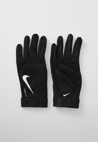 Czarne sportowe rękawice z teksturowanym chwytakiem na dłoniach, gładkim materiałem z tyłu, z białymi logo Nike na nadgarstku i palcach.