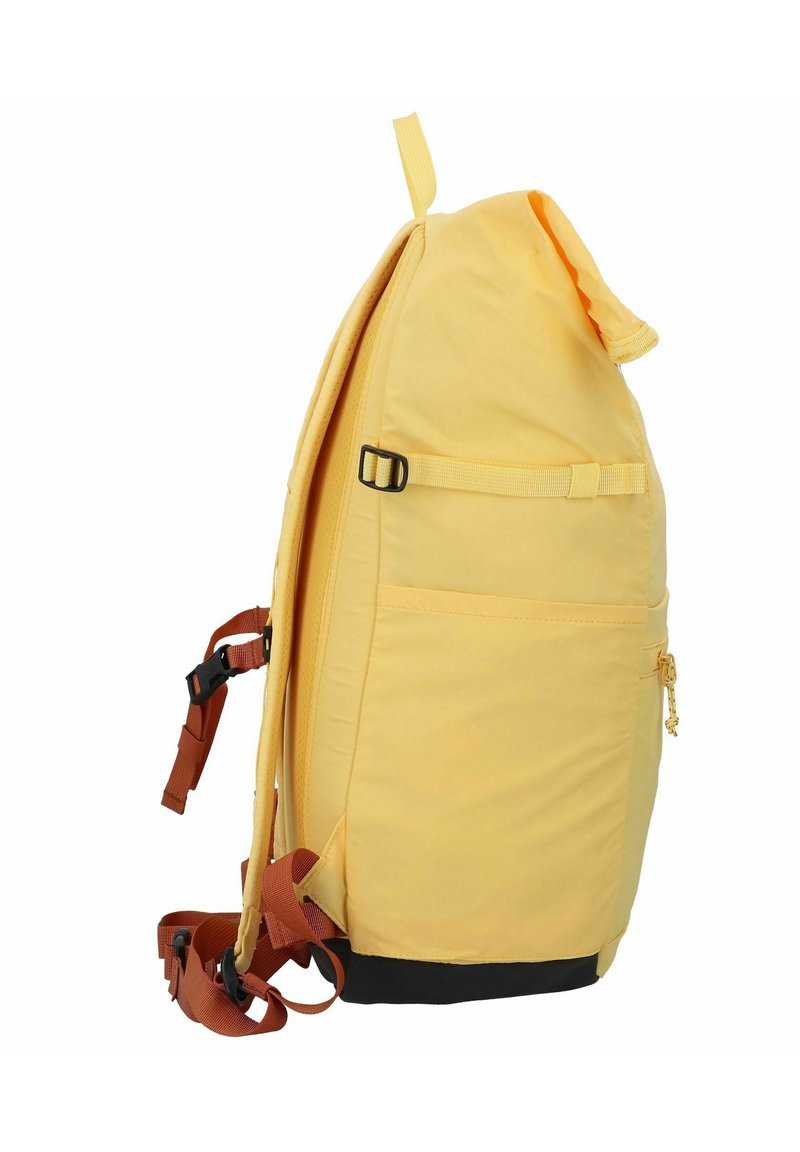 Feeling bored? Just switch it up & adjust the straps!, Kanken High Coast Totepack Mellow Yellow is available at URBAN ICON online and offline stores. Discover the collection on link in bio and shop