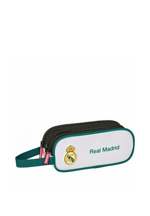 Piórnik z podwójnym zamkiem błyskawicznym z logo Real Madrid i napisem, biały panel przedni, ciemnozielone obszycie i zielony pasek do trzymania z boku.
