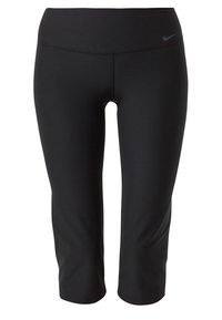 Pantalones atléticos capri negros de tejido elástico, con una cintura alta y un pequeño logo en la cadera izquierda. Textura suave.