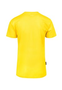 Gelbes Kurzarm-T-Shirt aus glattem Baumwollstoff. Hat einen runden Halsausschnitt und ein Etikett mit "SPITZBUB" auf der Rückseite.