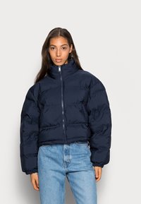 Weekday PROMIS SHORT PUFFER JACKET - Casaco de inverno - navy