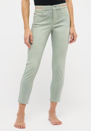 DEHNBUND ORNELLA SPORTY IN UNIFARBENEM STOFF - Slim fit jeans - grün