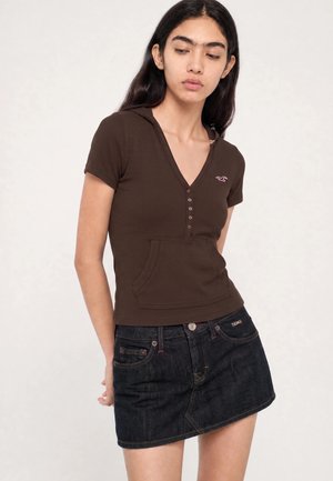 Hollister Co. HENLEY HOOD - Camiseta estampada - brown