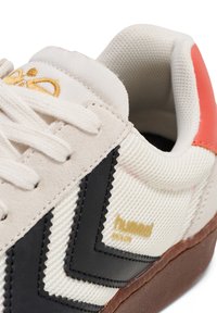 Hummel VM78 CPH MS UNISEX - Tossud - white black red